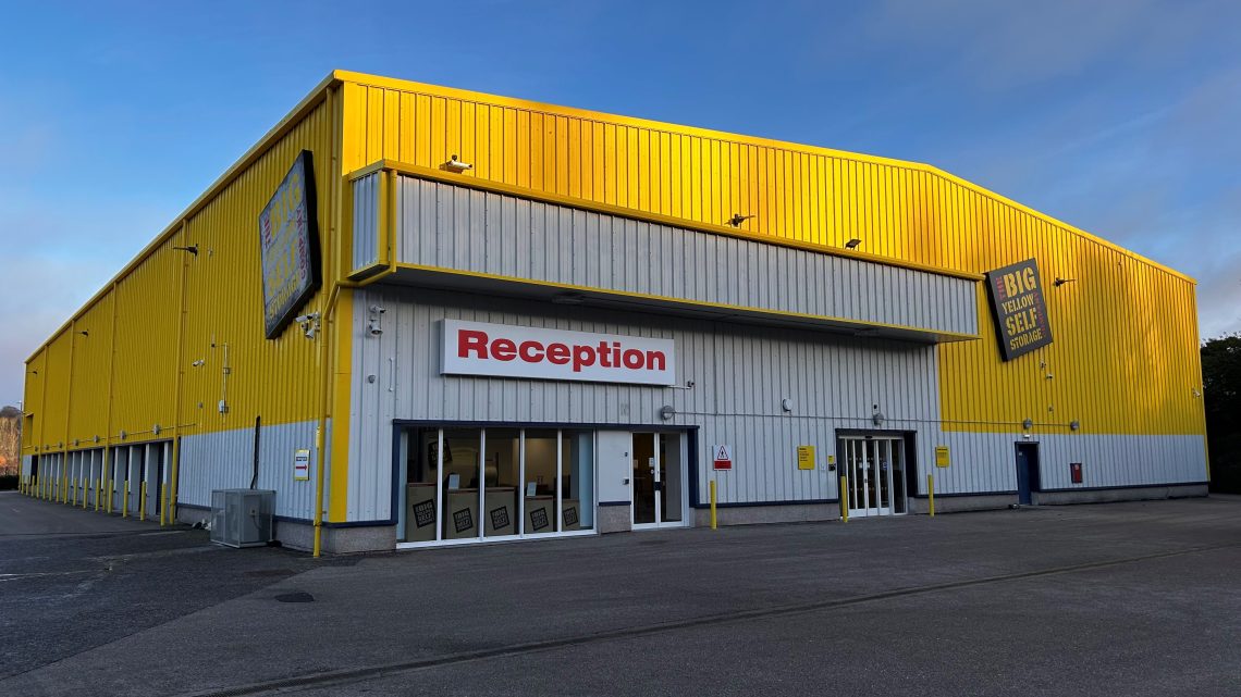 Event planning becomes simpler using temporary gift storage spaces